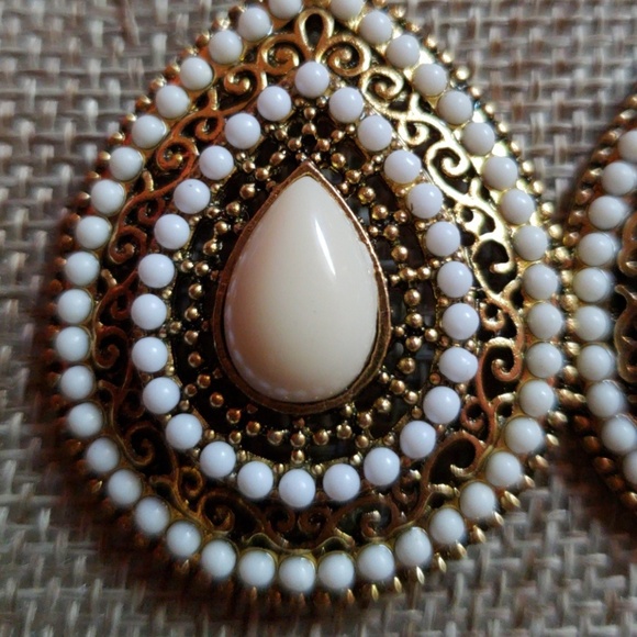 Vintage tear drop Earrings - Picture 3 of 4